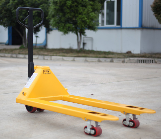 石家莊小區(qū)封控，手動叉車搬運生活用品緩解壓力